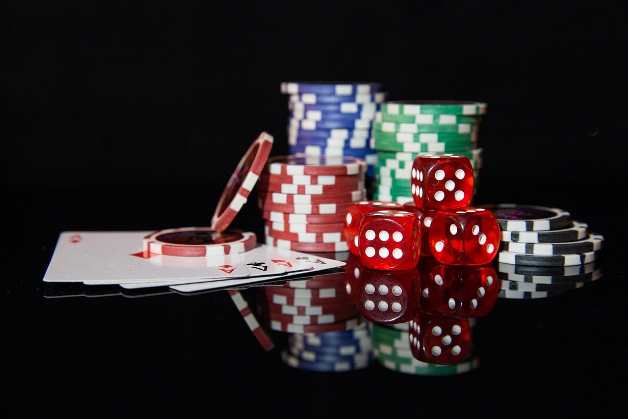 Panel statistik Lightning Baccarat menampilkan riwayat multiplier dan hasil putaran